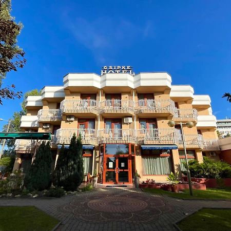Csipke Hotel Кишкунхалаш Екстериор снимка