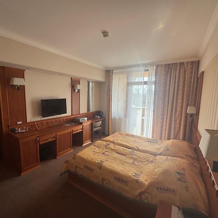 Csipke Hotel Кишкунхалаш Екстериор снимка