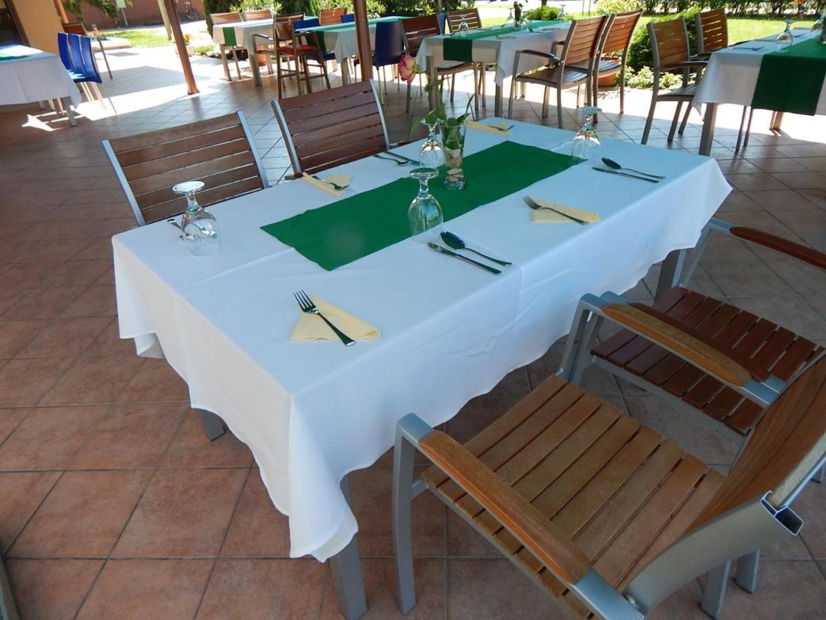 Csipke Hotel Кишкунхалаш Екстериор снимка