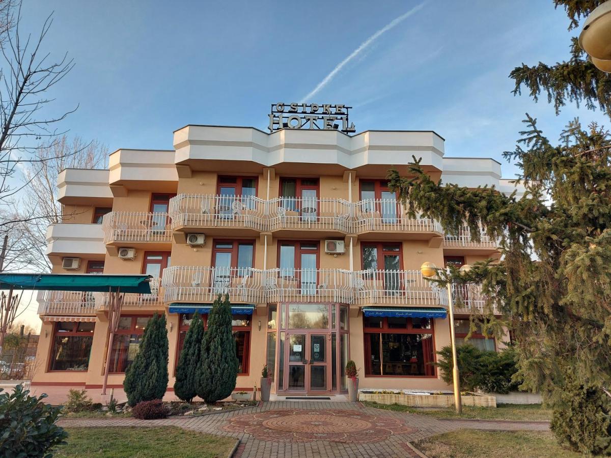 Csipke Hotel Кишкунхалаш Екстериор снимка