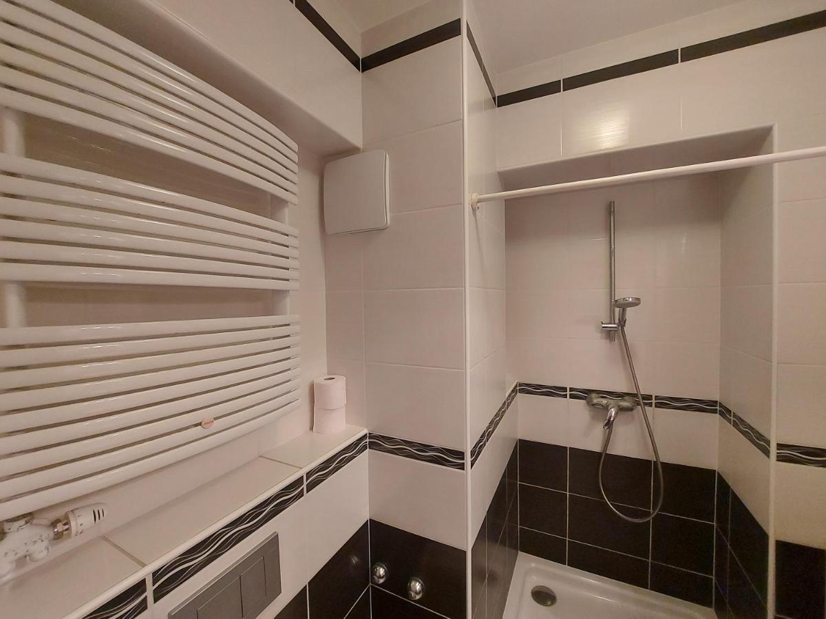 Csipke Hotel Кишкунхалаш Екстериор снимка