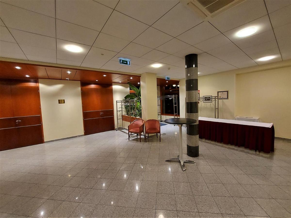 Csipke Hotel Кишкунхалаш Екстериор снимка