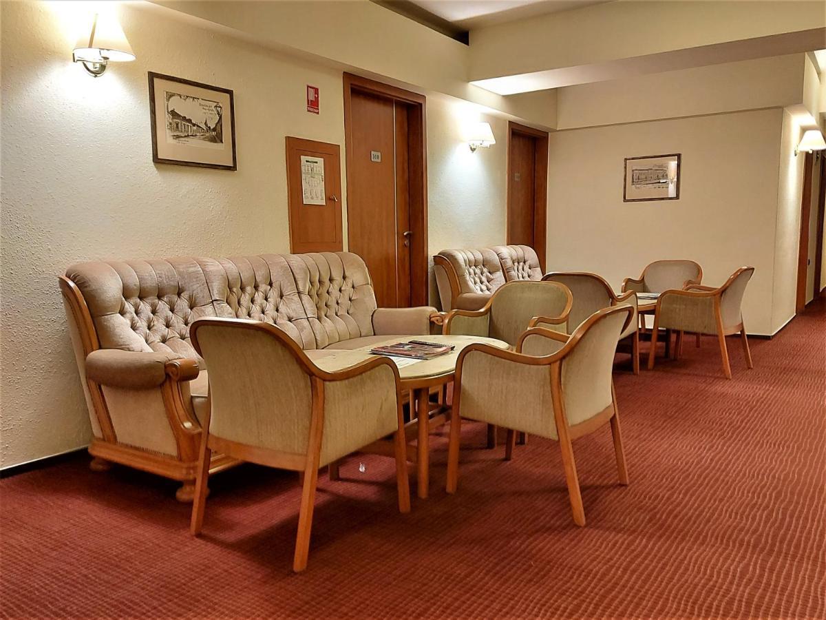 Csipke Hotel Кишкунхалаш Екстериор снимка