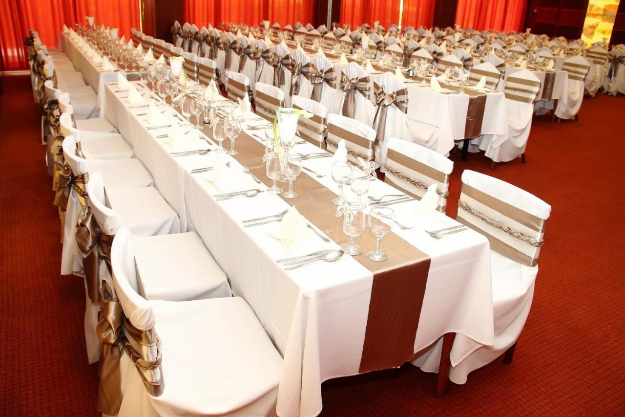 Csipke Hotel Кишкунхалаш Екстериор снимка