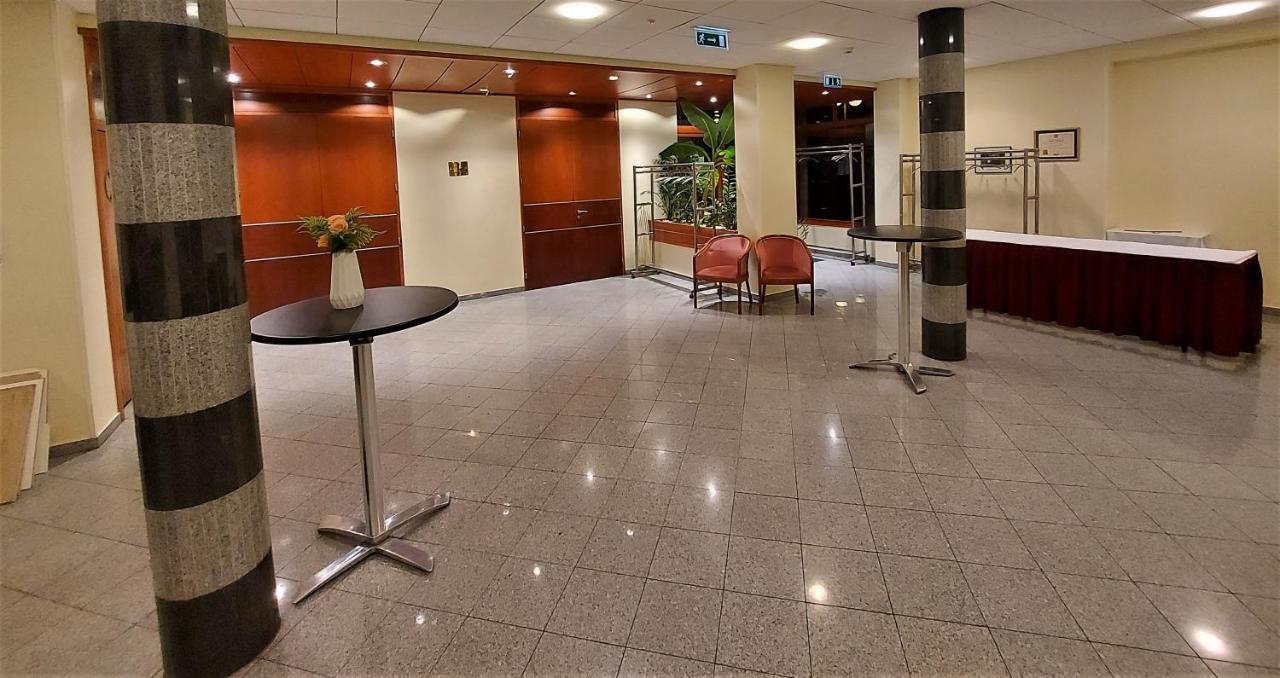 Csipke Hotel Кишкунхалаш Екстериор снимка